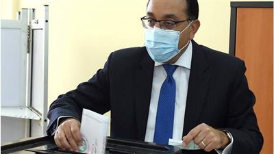 رئيس الوزراء يدلى بصوته فى انتخابات مجلس النواب بالمدرسة المصرية اليابانية بالشيخ زايد