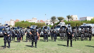 مديرو الأمن يتفقدون قوات تأمين المقار الانتخابية ويشددون على حسن معاملة المواطنين