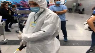 تعقيم حقائب الفنانين في مطار الغردقة قبل انطلاق مهرجان الجونة السينمائي