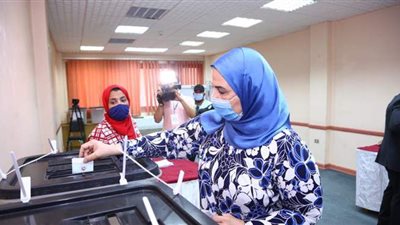 وزيرة التضامن تدلي بصوتها في الدقي: المشاركة في الانتخابات واجب وطني | فيديو وصور