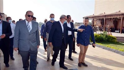 محافظ القليوبية ومدير الأمن يتابعان أعمال إنشاء المرحلة الثانية من ممشى نهر النيل ببنها