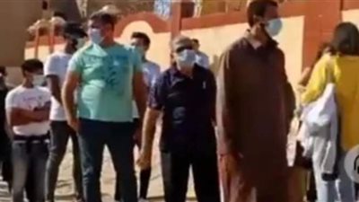 طوابير للناخبين أمام لجنة المدرسة المصرية اليابانية بالشيخ زايد | فيديو