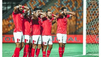 بفرمان من موسيماني.. لاعبو الأهلي يشاهدون تسجيل مباراة الوداد