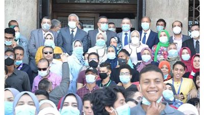 طلاب جامعة الإسكندرية ومنتسبوها يشاركون  فى انتخابات مجلس النواب