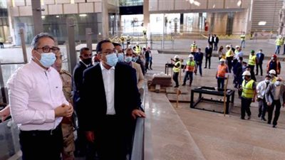 مدبولي للعاملين بالمتحف الكبير: بسواعدكم نبني صرحا عالميا.. ونقل 54055 قطعة أثرية