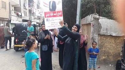 وصلة رقص للناخبات أمام لجنة المناشي في الجيزة
