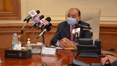 وزير التنمية المحلية يتفقد غرفة العمليات لمتابعة سير انتخابات النواب