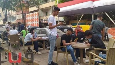 شباب الوراق يرشدون الناخبين على لجانهم بالمدارس
