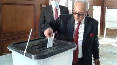 رئيس الوفد يدلي بصوته بانتخابات النواب في الدقي