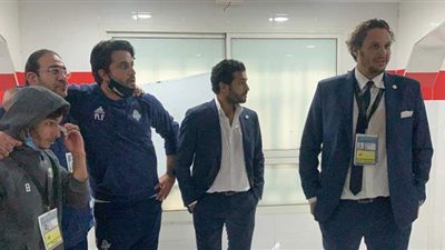 وفد رباعي من بيراميدز يحضر الاجتماع الفني للنهائي بفندق الكاف