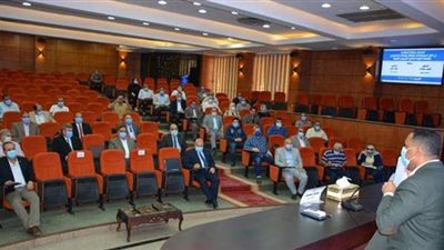 محافظ الدقهلية يناقش الاستعدادات لمواجهة الموجة الثانية لكورونا