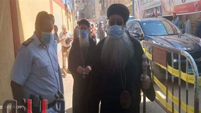 الأنبا تكلا يدلي بصوته في انتخابات مجلس النواب  بقنا | صور