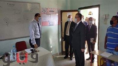 رئيس اللجنة المشرفة على انتخابات النواب بالبحر الأحمر يتفقد عملية الاقتراع