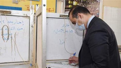 أمين عام مجلس النواب يدلي بصوته في الانتخابات البرلمانية