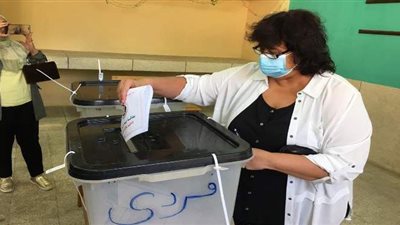 وزيرة الثقافة تدلي بصوتها في انتخابات مجلس النواب بالشيخ زايد