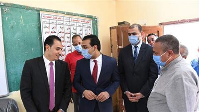 نائب محافظ قنا يتفقد لجان انتخابات مجلس النواب | صور