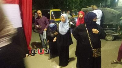 تزايد الناخبين بمدرسة إمبابة الثانوية قبل غلق باب التصويت | صور