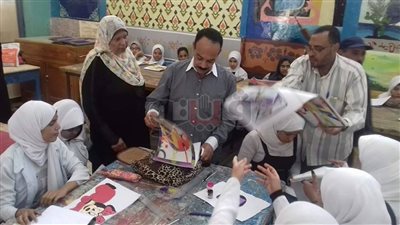 بالصور.. ورشة عمل لمدرسة بنات قنا عن الفن الشعبي