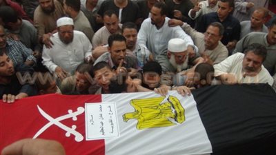 بالصور.. أهالي طوخ يشيعون جنازة شهيد القليوبية وسط هتافات منددة للإرهابية
