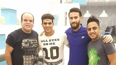 بالصور.. باسم مرسي مع نجوم مسرح مصر في الكوافير