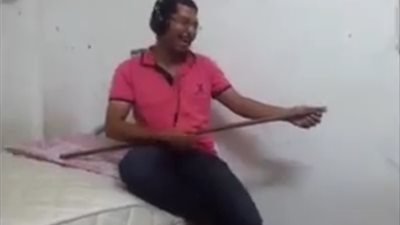 بالفيديو.. المغتربون المصريون يمثلون فيديو كليب طريف بالسعودية