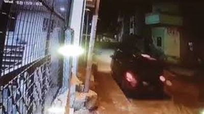 لحظة دهس سيارة طفل أثناء عبوره الطريق (فيديو)