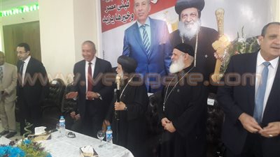 بالصور.. محافظ ومدير أمن البحر الأحمر يهنئان الأقباط بعيدهم