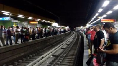 النيابة تحقق في واقعة انتحار طالب بمحطة مترو السادات