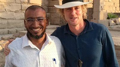 4 صور ترصد زيارة أوين ويلسون للأقصر قبل سفره إلى الجونة