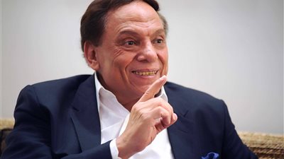 تعرف على ضرائب المشاهير.. عادل إمام يسدد 3.9 ملايين جنيه