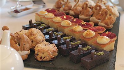 خبز الكعك وتقديمه لزملاء العمل يساعدك في الحصول على ترقية