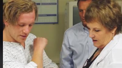 طلب زواج يثير انتقادات رواد «فيس بوك» (فيديو)