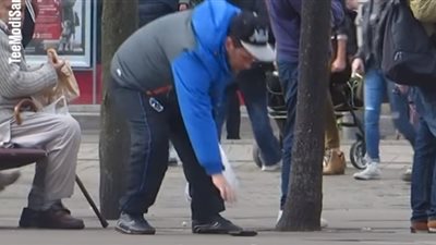 تجربة تختبر أمانة المارة في شوارع مانشستر (فيديو)