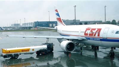 باحثون أمريكيون يبتكرون وقودا للطائرات من قصب السكر