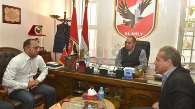 الأهلي يستقبل رئيس نادي الفجيرة الإماراتي