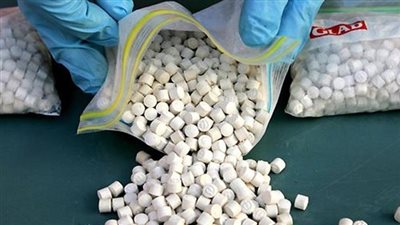 استعجال تقرير المعمل الكيماوي لمخدر الإكستاسي حاول شخصان تهريبه بالمطار