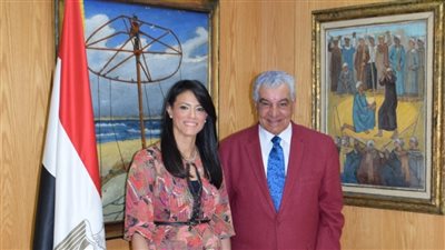 وزيرة السياحة تبحث تنظيم برامج تثقيفية للأطفال مع زاهي حواس