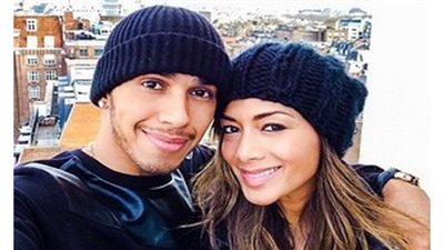 بالصور.. نيكول تنسى بطل الفورمولا وتستبدله بلاعب كرة قدم