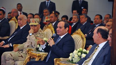 33 صورة ترصد كشف حساب السيسي في مارس