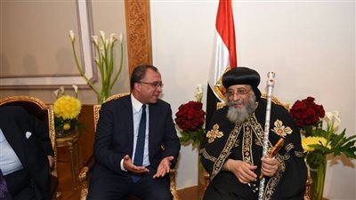 بالصور.. وفد من البرلمان والوزراء يقدمون التهنئة للبابا بالكاتدرائية