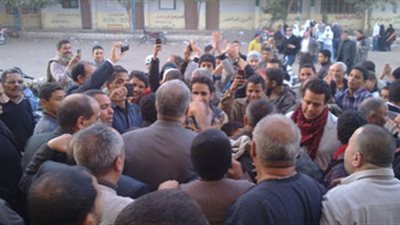 وقفة لأهالي شبرا الخيمة بسبب تحويل مدرسة صفية زغلول إلى تجريبية