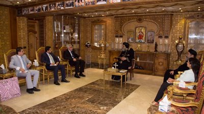 السفير العراقي بمصر يدعو البابا تواضروس لزيارة بغداد (صور)