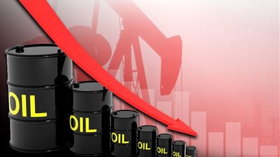 النفط يهبط 5% في أكبر تراجع منذ فبراير