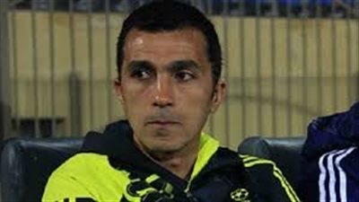 أسامة نبيه يتابع مباراة الأهلي ودجلة