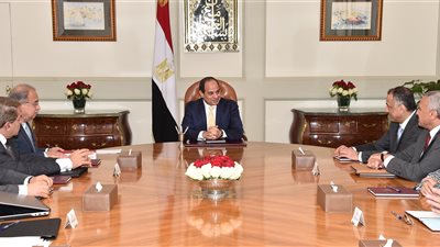 السيسي يطالب الحكومة بجدول زمني لطرح الشركات للاكتتاب في البورصة