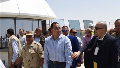 عينات تشطيب واجهات البرج الأيقوني الأطول في أفريقيا بالعاصمة الإدارية (صور)