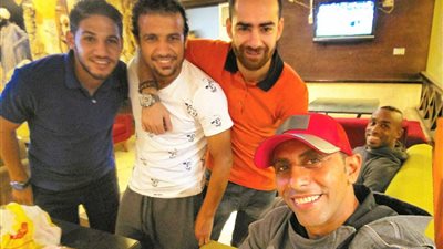 ثلاثى الإنتاج الحربى يتابعون لقاء مصر وغانا