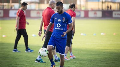 حسام عاشور يواصل تدريباته التأهيلية بالأهلي