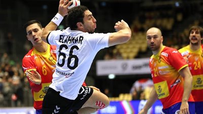 أحمد الأحمر.. أسطورة مصرية في ملاعب «اليد» العالمية