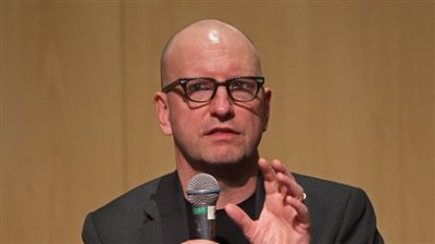 المخرج ستيفن سودربرج يرغب في تصوير أفلامه بكاميرا «آيفون»